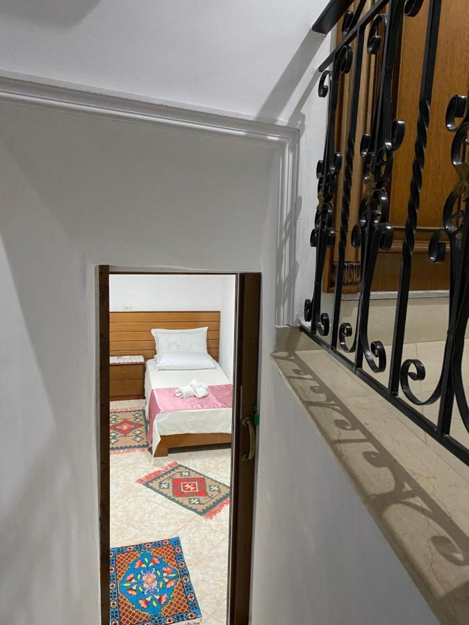 Yuri Guest House จีโรคาสเตอร์ ภายนอก รูปภาพ