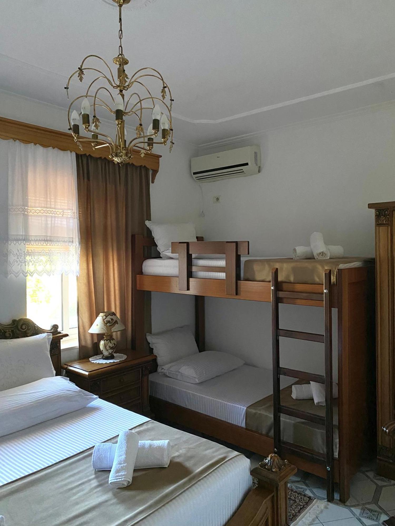 Yuri Guest House จีโรคาสเตอร์ ภายนอก รูปภาพ