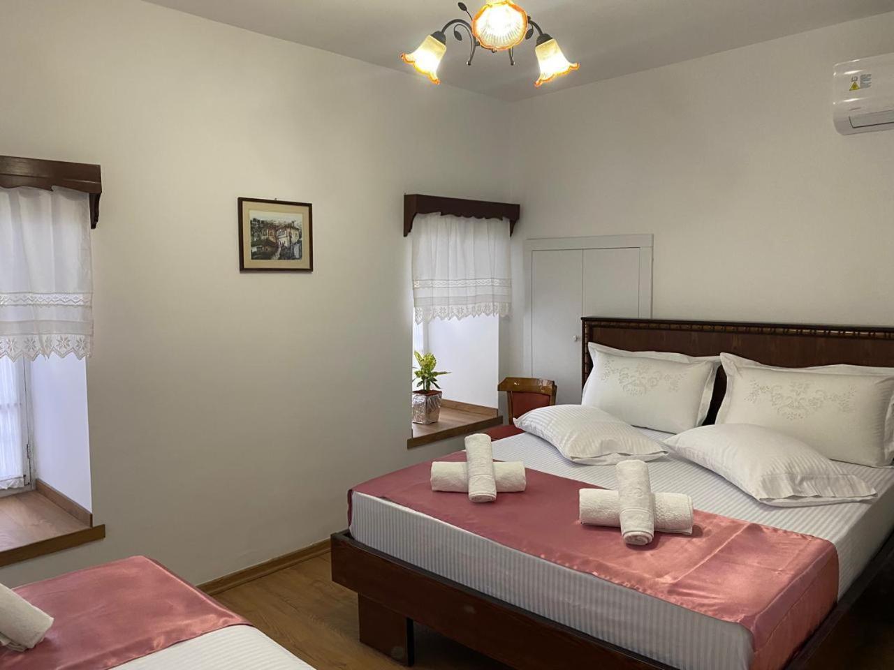 Yuri Guest House จีโรคาสเตอร์ ภายนอก รูปภาพ